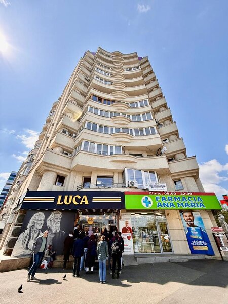 Piata Victoriei, vizavi de Guvern, birou 3 camere/ receptie,