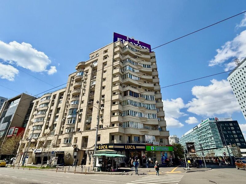 Piata Victoriei, vizavi de Guvern, birou 3 camere/ receptie,