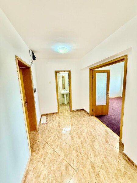 Piata Victoriei, vizavi de Guvern, birou 3 camere/ receptie,