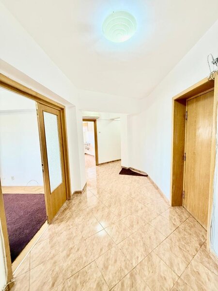 Piata Victoriei, vizavi de Guvern, birou 3 camere/ receptie,