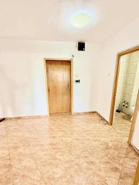 Piata Victoriei, vizavi de Guvern, birou 3 camere/ receptie,